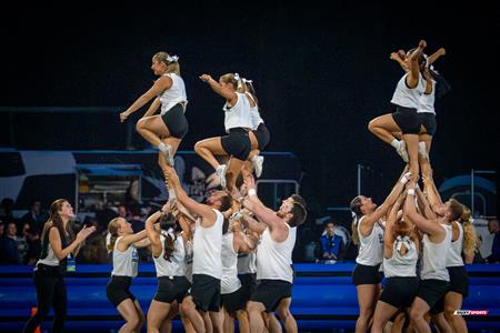 RSEQ 2024 Cherleeding Carabins - Match de Football contre le Vert-et-Or